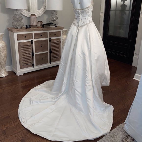 Wedding dress with built in bustle and matching wrap.  Off white, US Size 8 - Picture 5 of 16